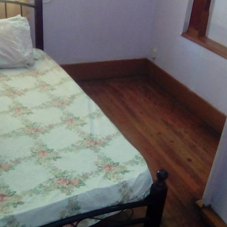 Robert'S Guest House Port of Spain Екстер'єр фото