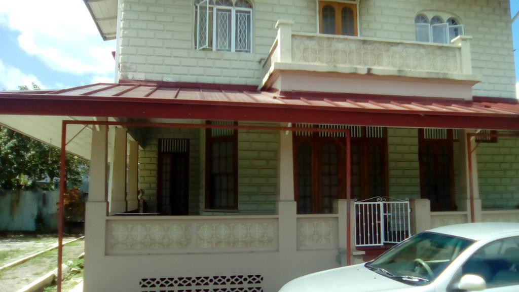 Robert'S Guest House Port of Spain Екстер'єр фото