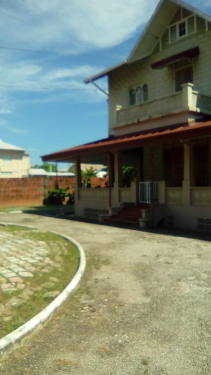 Robert'S Guest House Port of Spain Екстер'єр фото