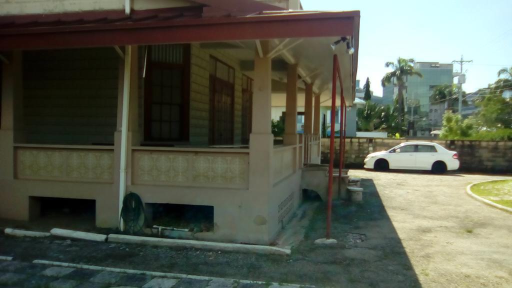 Robert'S Guest House Port of Spain Екстер'єр фото
