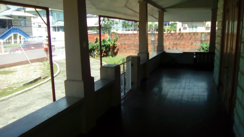Robert'S Guest House Port of Spain Екстер'єр фото