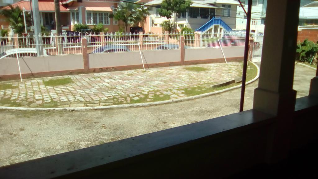 Robert'S Guest House Port of Spain Екстер'єр фото